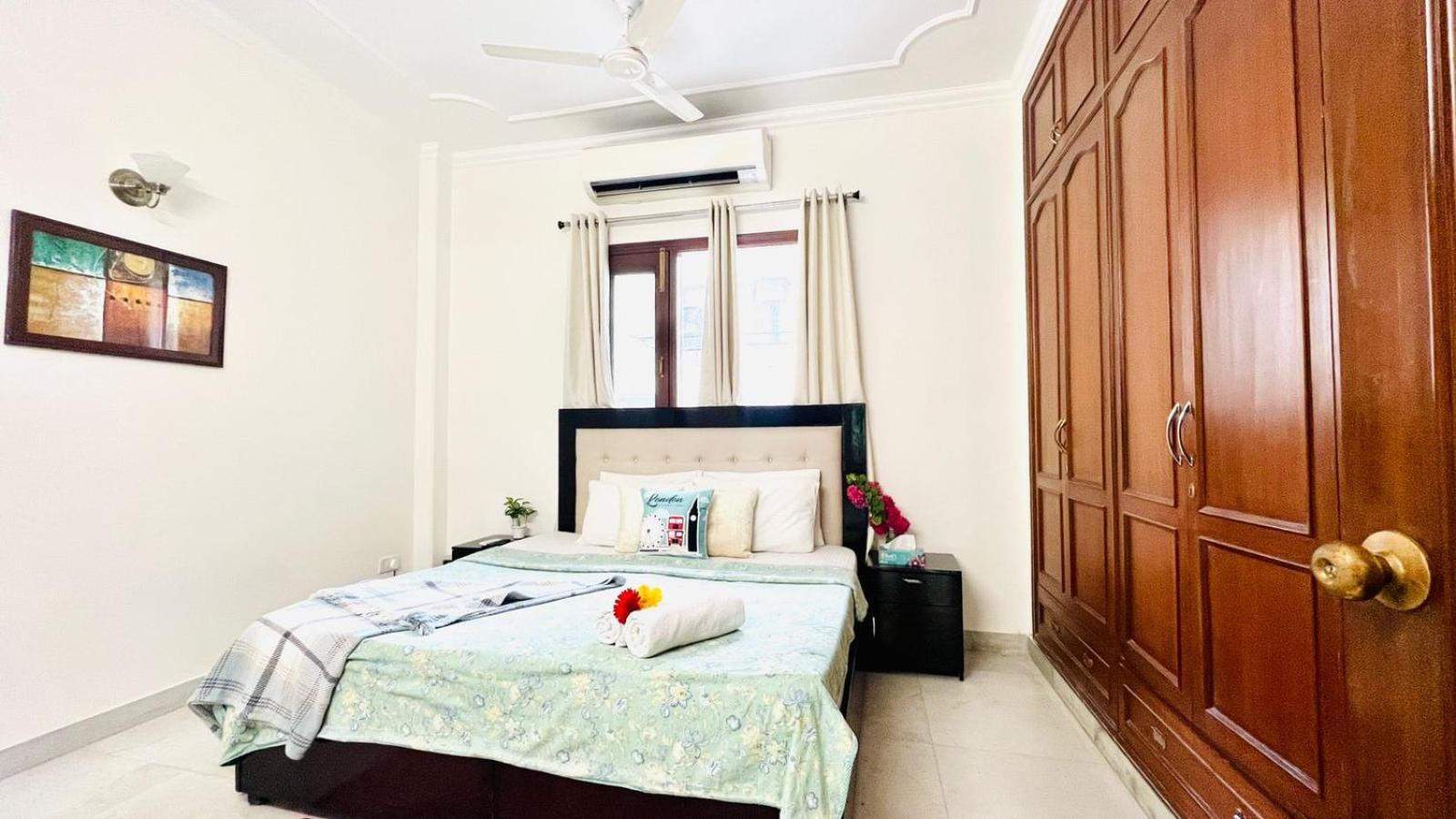 Olive Serviced Apartments - Defence Colony New Delhi Room photo