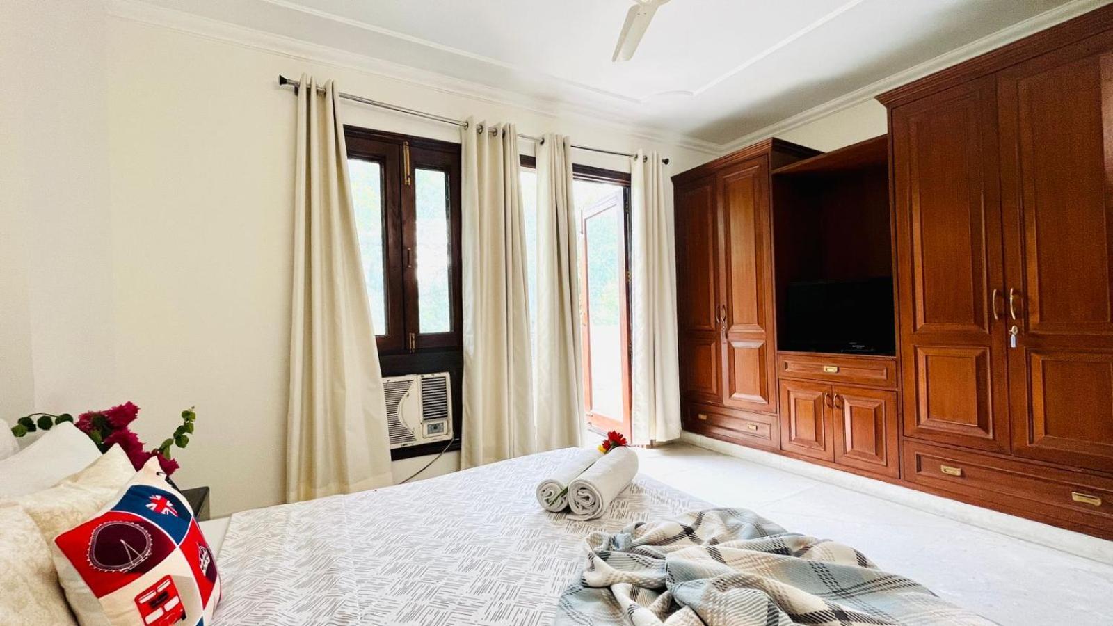 Olive Serviced Apartments - Defence Colony New Delhi Room photo
