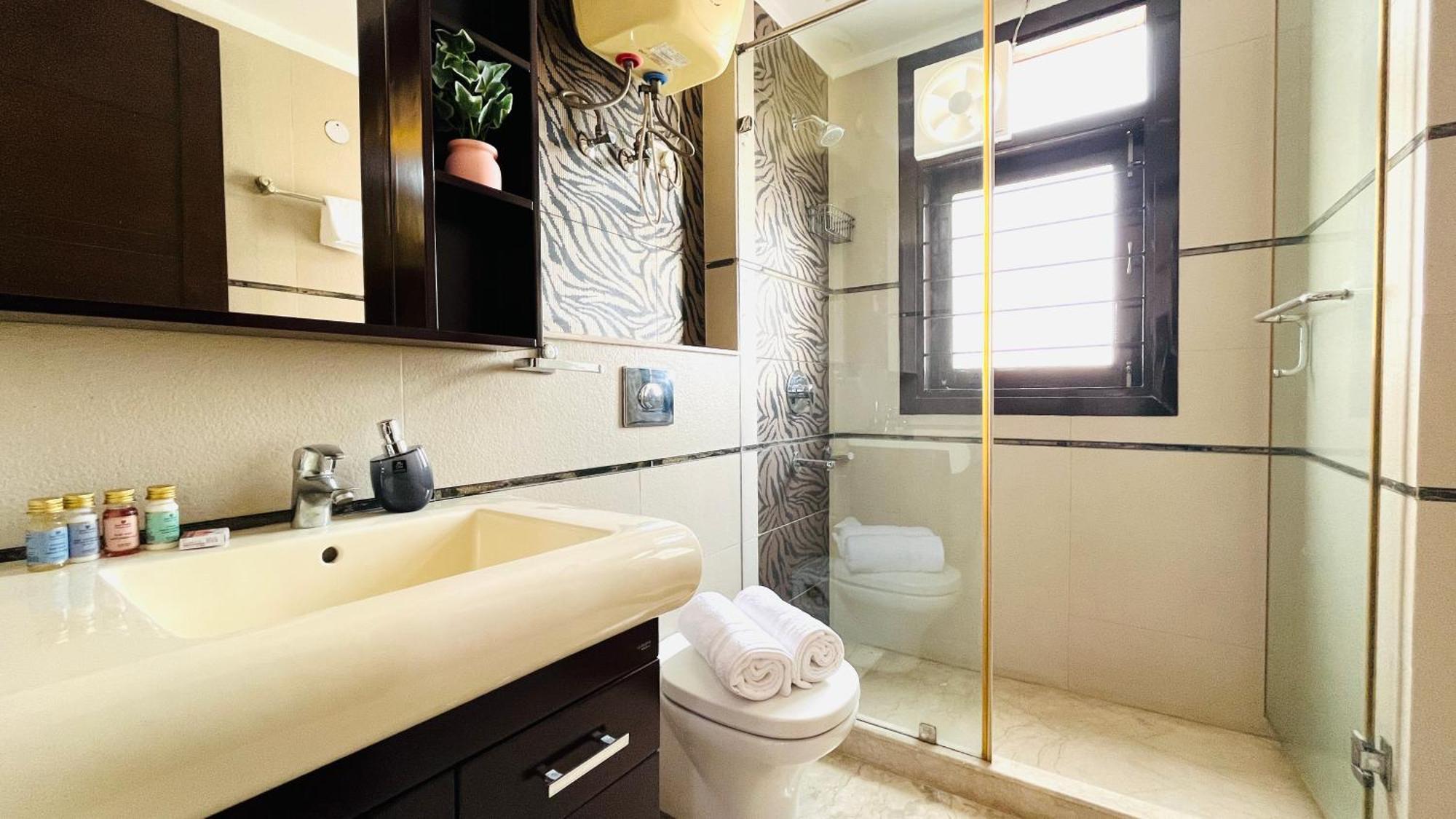 Olive Serviced Apartments - Defence Colony New Delhi Room photo